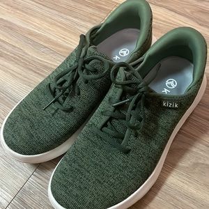 Kizik Womens Madrid Eco-Knit size 8 Athletic Shoe in Olive